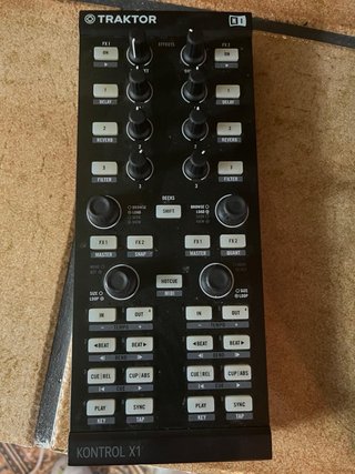 Controlador DJ Traktor Kontrol X1
