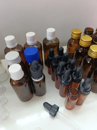 Material laboratorio (botes, tubos, pipetas, etc)