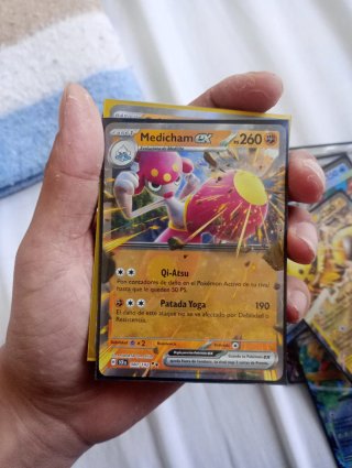 Varias cartas pokemon