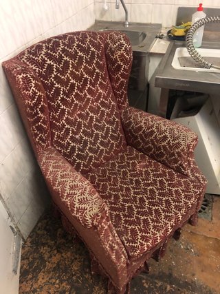 Pareja de sillones orejeros para retapizar