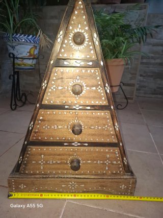 Mueble piramidal madera y metal