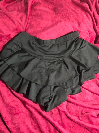 Pantalón corto negro volantes Talla L