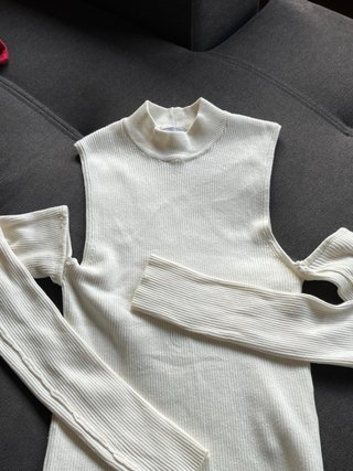 Jersey blanco hombros descubiertos