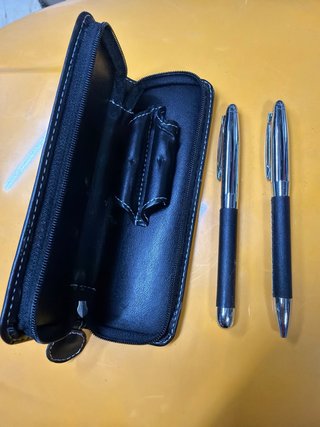 Estuche de piel para pluma y bolígrafo