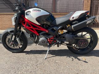 Ducati Monster 1100 Roja y Blanca