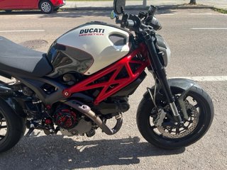 Ducati Monster 1100 Roja y Blanca