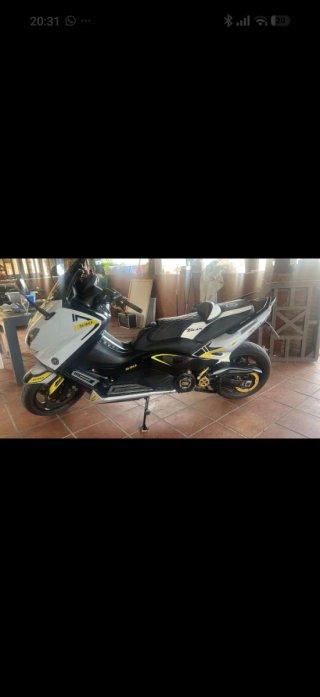 Yamaha Tmax 530 Scooter Blanco y Amarillo