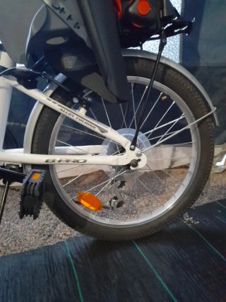 Bicicleta plegable blanca