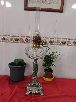 Quinqué de cristal y metal