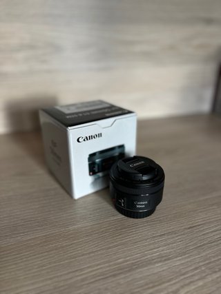 CANON EOS 77D + 3 OBJETIVOS + FUNDAS