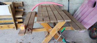 Mesa de madera para jardín