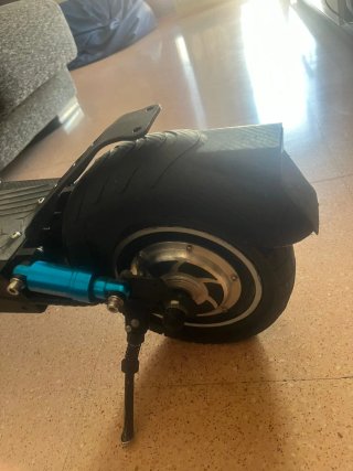 Patinete eléctrico con luces LED