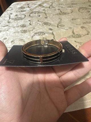 Pulsera Guess Negra y Dorada