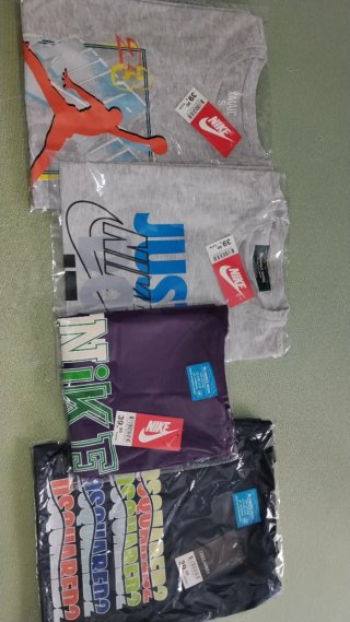 Camisetas deportivas de diferentes tallas  colores