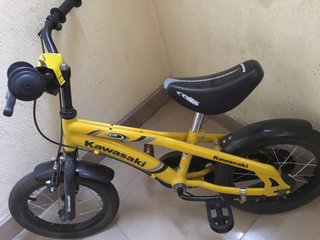 Bicicleta niño. Marca Kawasaki. Regalo ruedines.