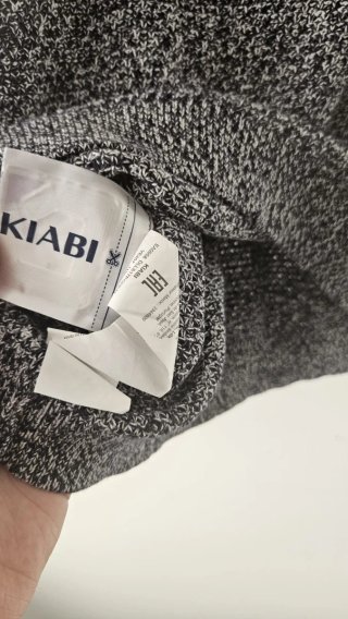 Maglione con colletto bianco e zip