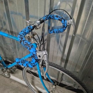 Bicicleta de carretera azul