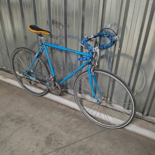 Bicicleta de carretera azul