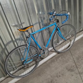 Bicicleta de carretera azul