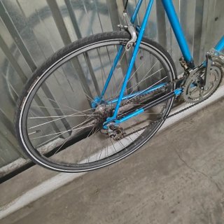 Bicicleta de carretera azul