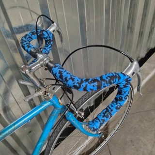 Bicicleta de carretera azul