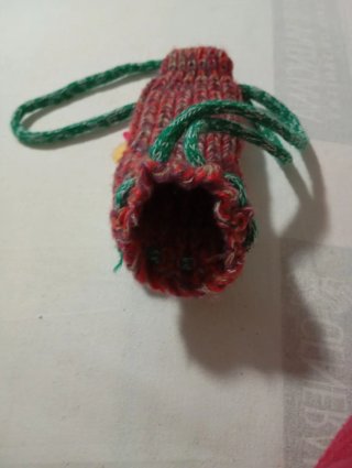 Funda móvil pequeña tejida a mano