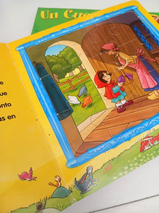 2 libros de cuentos con 5 puzles cada uno.