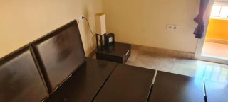 Cama de matrimonio y dos mesas de noche