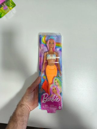 Barbie Sirena Cola Naranja