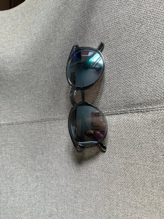Gafas de sol negras y grises