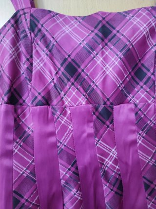 Vestido morado con cuadros