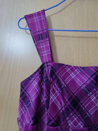Vestido morado con cuadros