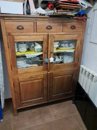 Armadio antico in legno e vetro