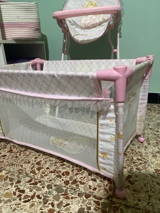 Trona y cuna para muñecas