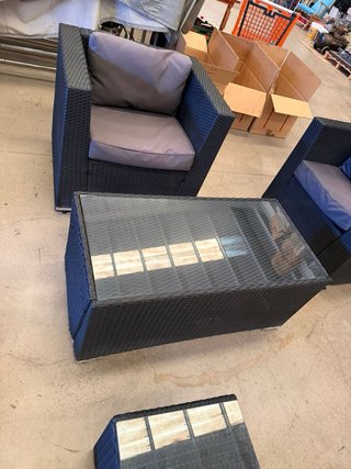 Mueble de exterior ratán con cojines