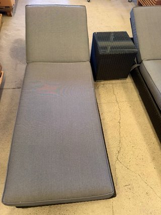 Mueble de exterior ratán con cojines