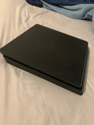 PS4 (PlayStation 4)