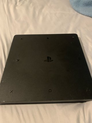 PS4 (PlayStation 4)