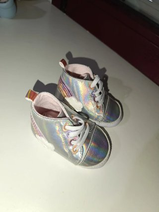 Zapatillas Bebé Holográficas Arcoíris y Nube