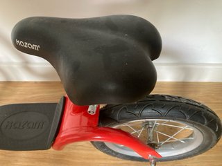 Bicicleta de equilibrio roja