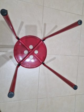 Sgabello Ikea modello vintage rosso