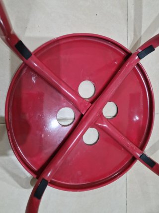 Sgabello Ikea modello vintage rosso