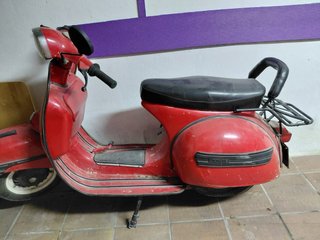 Vespa 125 Roja Colección