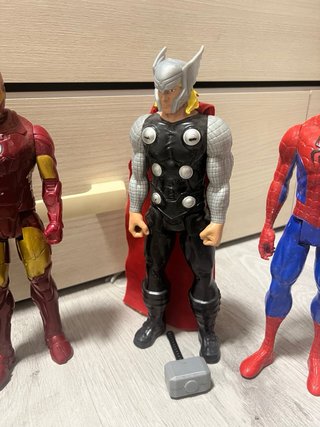 Pack 8 Figuras Superhéroes Marvel con accesorios