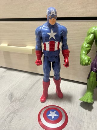 Pack 8 Figuras Superhéroes Marvel con accesorios