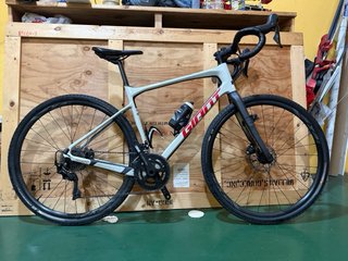 Bicicleta Gravel Giant Revolt