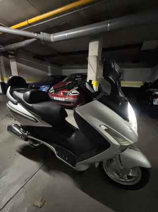 Maxi-Scooter SYM GTS 125.