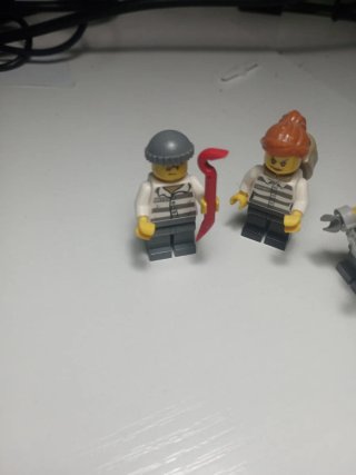 Figuras Lego Presos con Accesorios