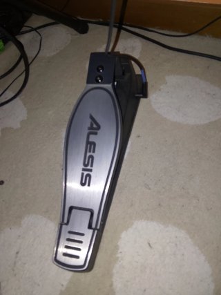 Pedale Alesis per batteria elettronica