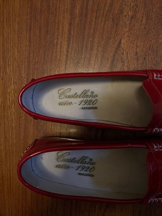 Mocasines Castellano charol rojo